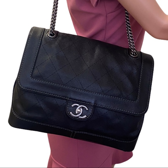 Authentic Chanel Chain Shoulder tote #01940 - Picture 1 of 16